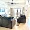 Beachfront luxury 2br condo - Lowlands