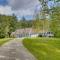 Pittsfield Home with Deck - 12 Mi to Jiminy Peak! - 皮茨菲尔德