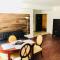 Stylish Montreal Apartment: Comfortable Stay in the Golden Square Mile