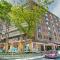 Stylish Montreal Apartment: Comfortable Stay in the Golden Square Mile