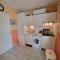 Chatelaillon-Plage Centre-Ville: Apt 4 pers, balcon, parking, piscine, wifi - FR-1-706-21 - 沙特拉永普拉日