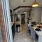 Spacious House with 4-Room Sleeps 8 Ideal for Contractors & Groups ,Family - Smart TV - Netflix - Parking - Birmingham 20min M6 J9