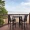 Beach 321 with Vaulted Ceilings Pool Hot Tub and Stunning Views from Private Deck - Траверс-Сити