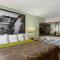 Super 8 by Wyndham Branson - Shepherd of the Hills Exwy - 布兰森