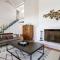 Modern Bennett Valley Home with Privacy and Views - 圣罗莎