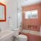 Modern Bennett Valley Home with Privacy and Views - 圣罗莎