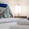 Bright Kings Cross 2 bedroom flat with patio