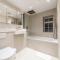 Bright Kings Cross 2 bedroom flat with patio