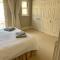 Circus Mews Townhouse:2 Beds:2 En-suite Baths:Parking:City Centre:Quiet Area
