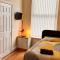 Castle Lodge Guest House 86-88 Sheil Rd L6 3AF