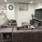 Modern Suite by Spruce Meadows - كالغاري