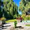 Serene Waterfront Escape with Pool, Hot Tub & Breathtaking Views - Pet Friendly - Kelowna