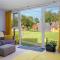 Escape to a Clifftop Chalet with pool and tennis onsite - 1A Kingsdown Holiday Park