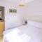 Escape to a Clifftop Chalet with pool and tennis onsite - 1A Kingsdown Holiday Park