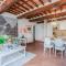 Elisa Farmhouse Apartment in Wine Resort in Lucca