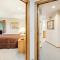 Highridge F2 Warm and Inviting 2 Bedroom Condo with Pool, Hot Tub, and Private Sauna Highridge F2 Warm and Inviting 2 Bedroom Condo with Pool, Hot Tub, and Private Sauna