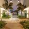 Tropical Tides Resort-style Chic at Palm Beach