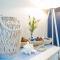 Hola Kirra - Ocean Blue Beachfront Oasis with Balcony