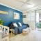 Hola Kirra - Ocean Blue Beachfront Oasis with Balcony