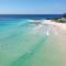 Hola Kirra - Ocean Blue Beachfront Oasis with Balcony