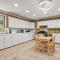 Luxury 6BR Retreat Fast WIFI, Dedicated Workspaces - Гесперія