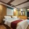 Private Houseboat