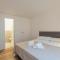Decorated and renovated- 2Bd 2Bth- Center