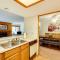 Riverfront Lincoln Condo with Patio and Pool Access! - Линкольн