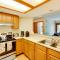 Riverfront Lincoln Condo with Patio and Pool Access! - Линкольн