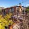 Lakeside Stunner - Omori Holiday Home