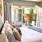 Hollywood house with parking - walk to attractions