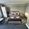 Gravesend 1 Bedroom Apartment 2 Min Walk to Station - longer stays available - Gravesend