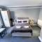 Gravesend 1 Bedroom Apartment 2 Min Walk to Station - longer stays available - Gravesend