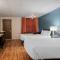 Econo Lodge Inn & Suites