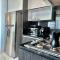 Upscale Centric Apt Near All - Los Prados