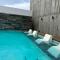 Upscale Centric Apt Near All