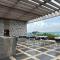 Upscale Centric Apt Near All