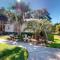 Beautiful 2BR 2BA Lakeside Villa with Lake Views - باوليز آيلاند