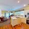 Beautiful 2BR 2BA Lakeside Villa with Lake Views - باوليز آيلاند