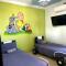 Luxury 5 Beds Penthouse - Private Jacuzzi & Karaoke Bar & Free Parking