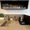 Midnight Luxe 1BR Apartment in the heart of Braddon Views from L7 Pool Sauna Gym Secure Parking Wifi Wine - 堪培拉