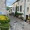 Peaceful gîte with stunning pool near market town