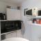 Le Petit Chalet -Appartement proche de la vieille ville , du centre ville et du Tram- PETIT DEJEUNER OFFERT
