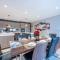 *RA7C* For your most relaxed & Cosy stay + Free Parking + Free Fast WiFi * - Batley