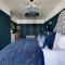 Insta-worthy Loft on Historic Chester Rows, Sleeps 4 & Free Parking