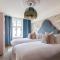 Insta-worthy Loft on Historic Chester Rows, Sleeps 4 & Free Parking