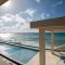 Luxury Ocean front SeaDreams 2 with 7 Mile Beach Views - 西湾