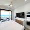Luxury Ocean front SeaDreams 2 with 7 Mile Beach Views - 西湾