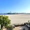 Beautiful Bright Condo Steps Away from the Beach