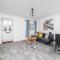 COZY 3 Bed House With Garden & Parking in Rochester, Kent Mins to Train Station, WiFi
